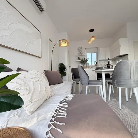 Luxury Penthouse With Pool & Terrace For 6 Guests Tal-Hriereb